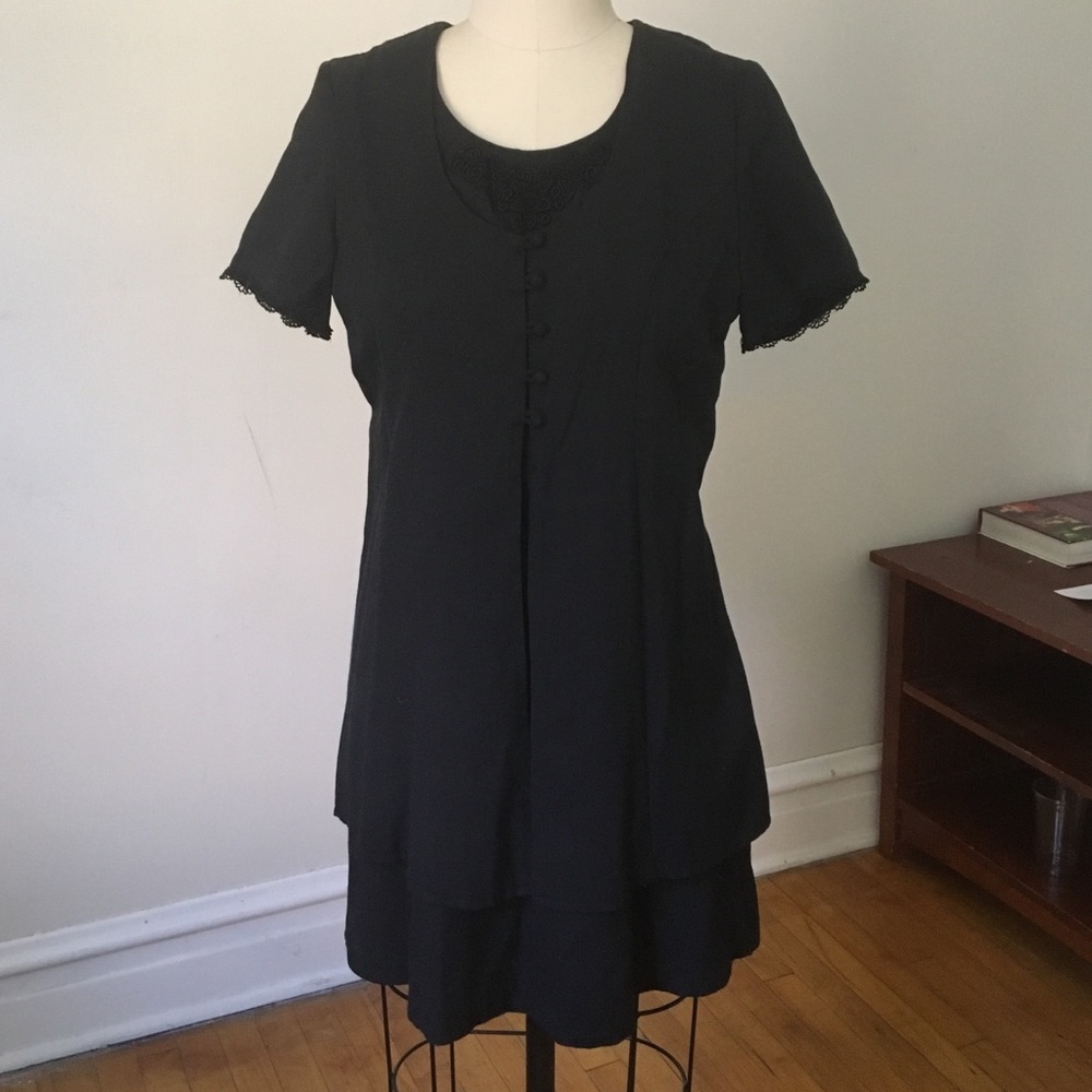 MID LENGTH VINTAGE BLACK DRESS